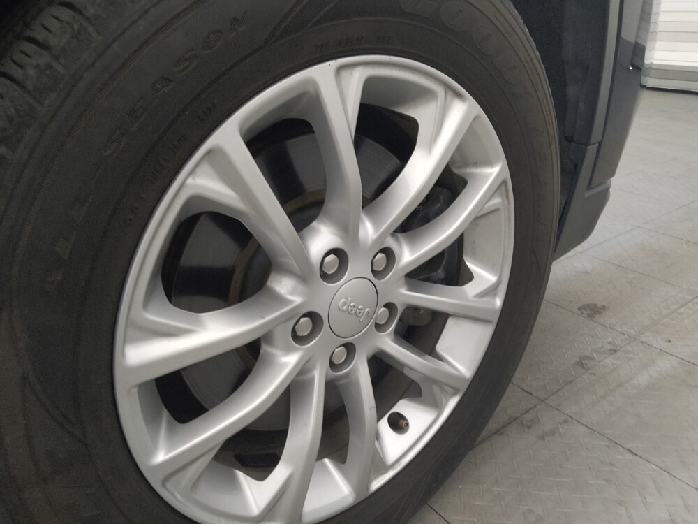 2019 Jeep Cherokee in Baton Rouge, LA 70816 - 18144976 31