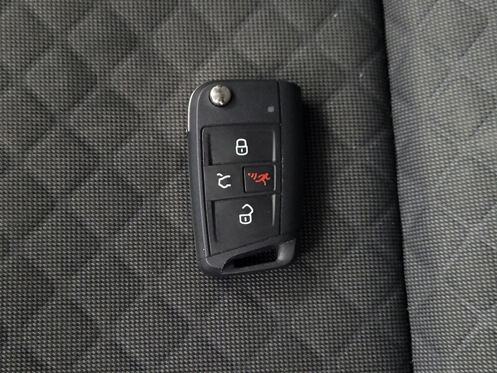2018 Volkswagen Tiguan in Memphis, TN 38115 - 18145018 32