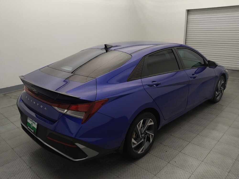2025 Hyundai Elantra in Houston, TX 77060 - 18145027 9