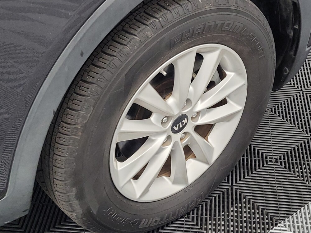 2019 Kia Sorento in Houston, TX 77060 - 18145029 31
