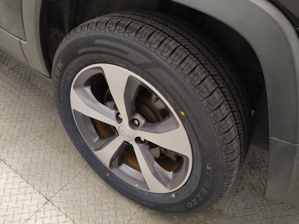 2019 Jeep Cherokee in Houston, TX 77074 - 18145031 31