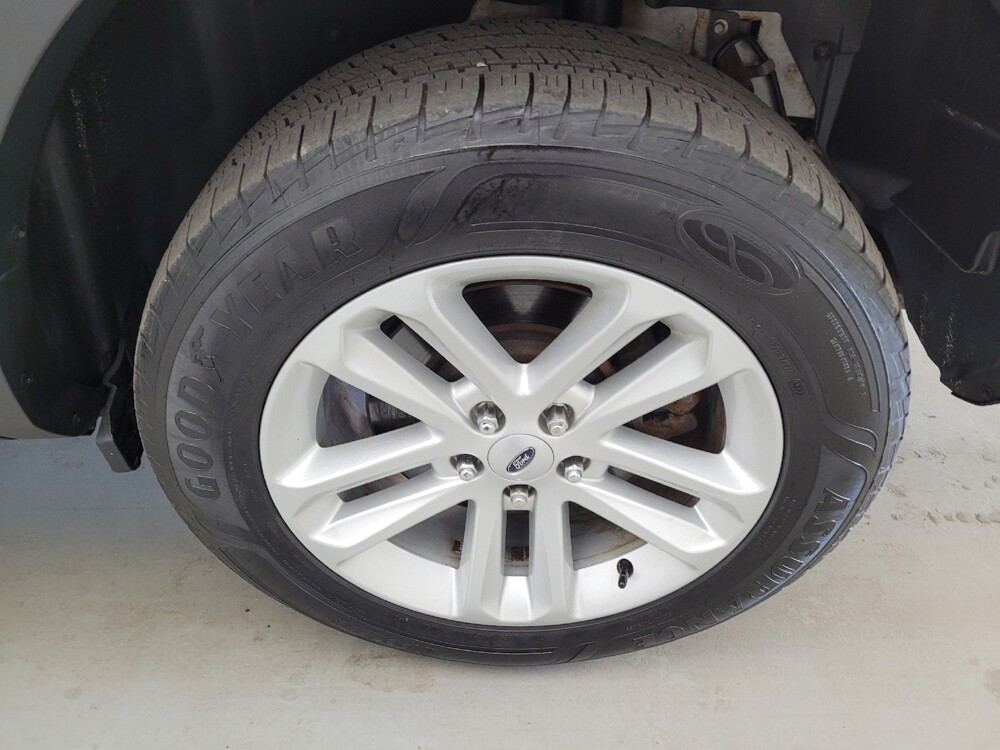 2017 Ford Explorer in Louisville, KY 40258 - 18145037 31