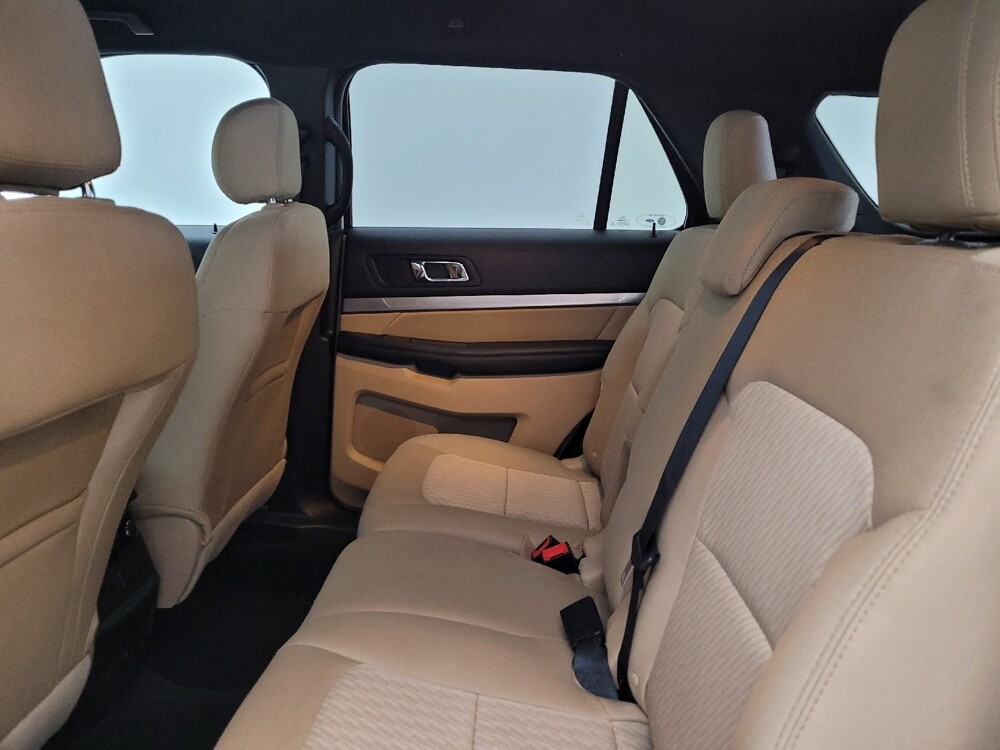 2017 Ford Explorer in Louisville, KY 40258 - 18145037 18