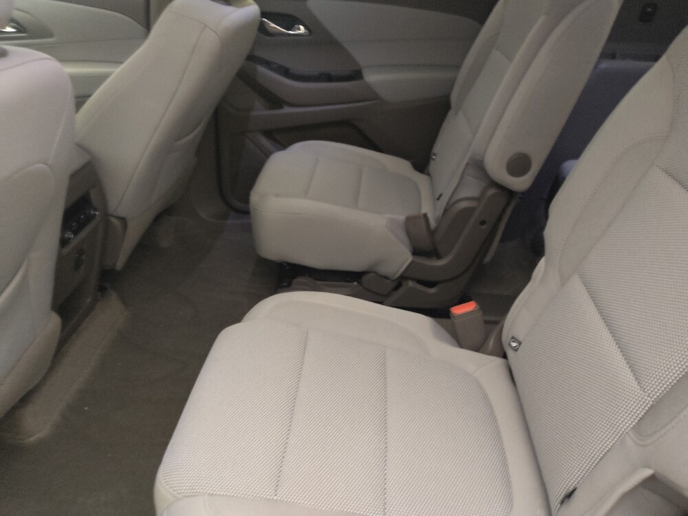 2018 Chevrolet Traverse in Tampa, FL 33619 - 18145127 18