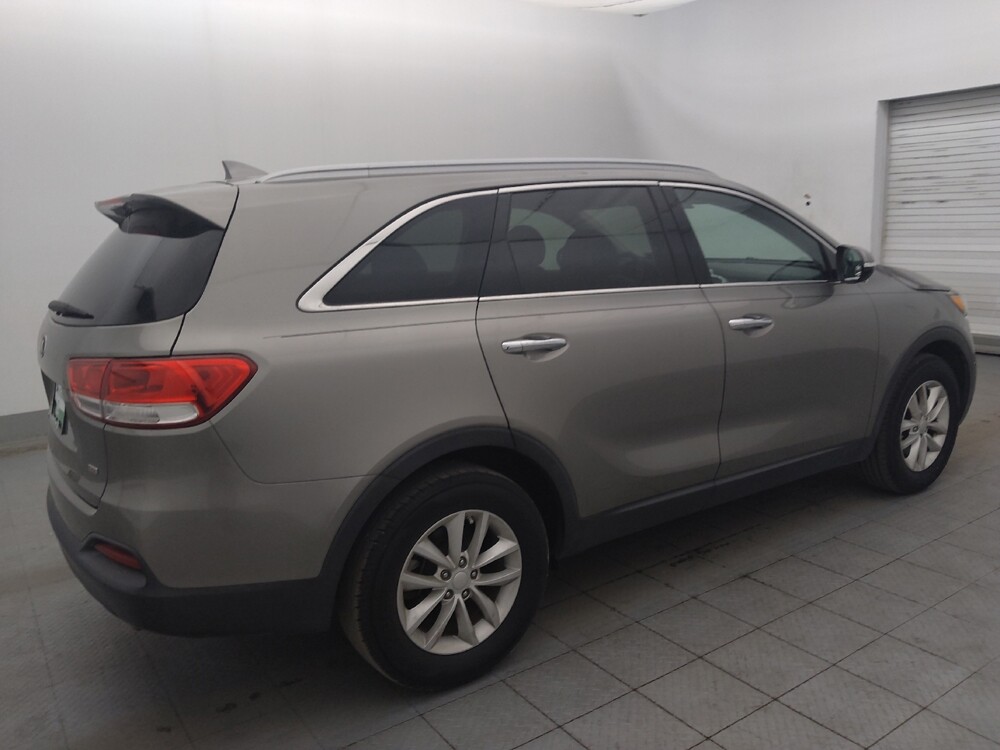 2018 Kia Sorento in Bradenton, FL 34207 - 18145136 10
