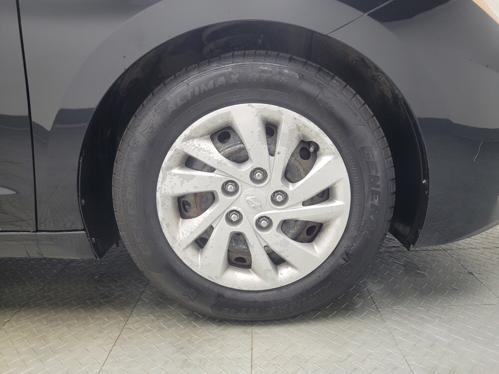 2020 Hyundai Elantra in Mishawaka, IN 46545 - 18145171 31