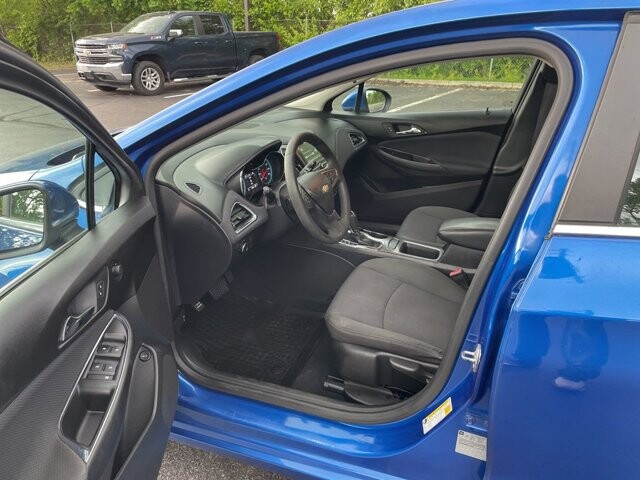 2017 Chevrolet Cruze in Marysville, OH 43040 - 18145209 9