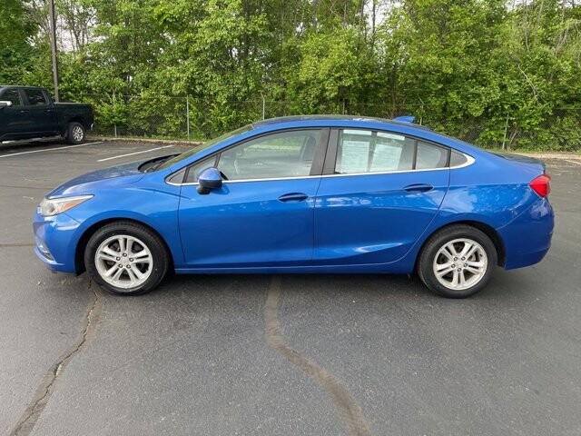 2017 Chevrolet Cruze in Marysville, OH 43040 - 18145209 4