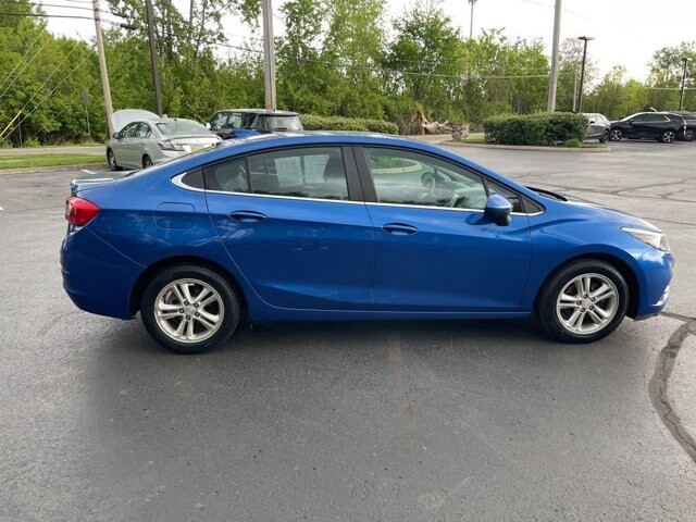 2017 Chevrolet Cruze in Marysville, OH 43040 - 18145209 8