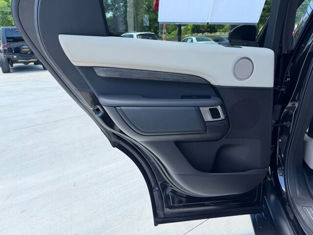 2019 Land Rover Discovery in Knoxville, TN 37920 - 18145217 8