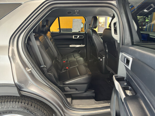 2022 Ford Explorer in Burlington, WI 53105 - 18145227 19