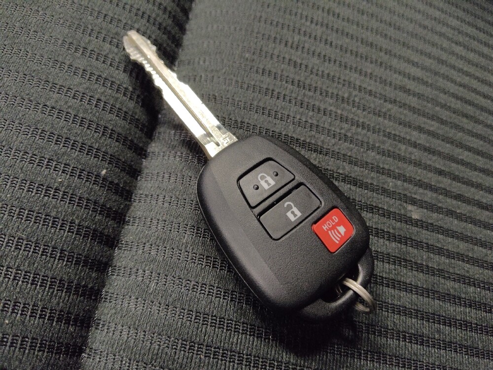 2018 Toyota RAV4 in Tucson, AZ 85705 - 18145288 32