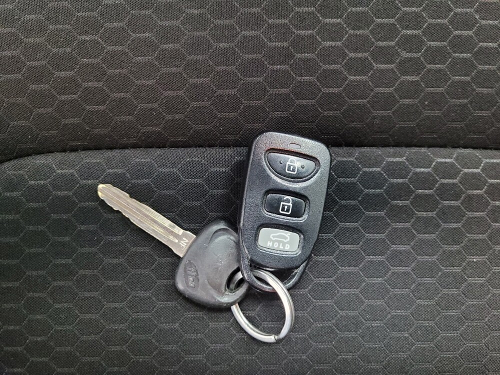 2019 Hyundai Elantra in Las Vegas, NV 89102 - 18145311 32