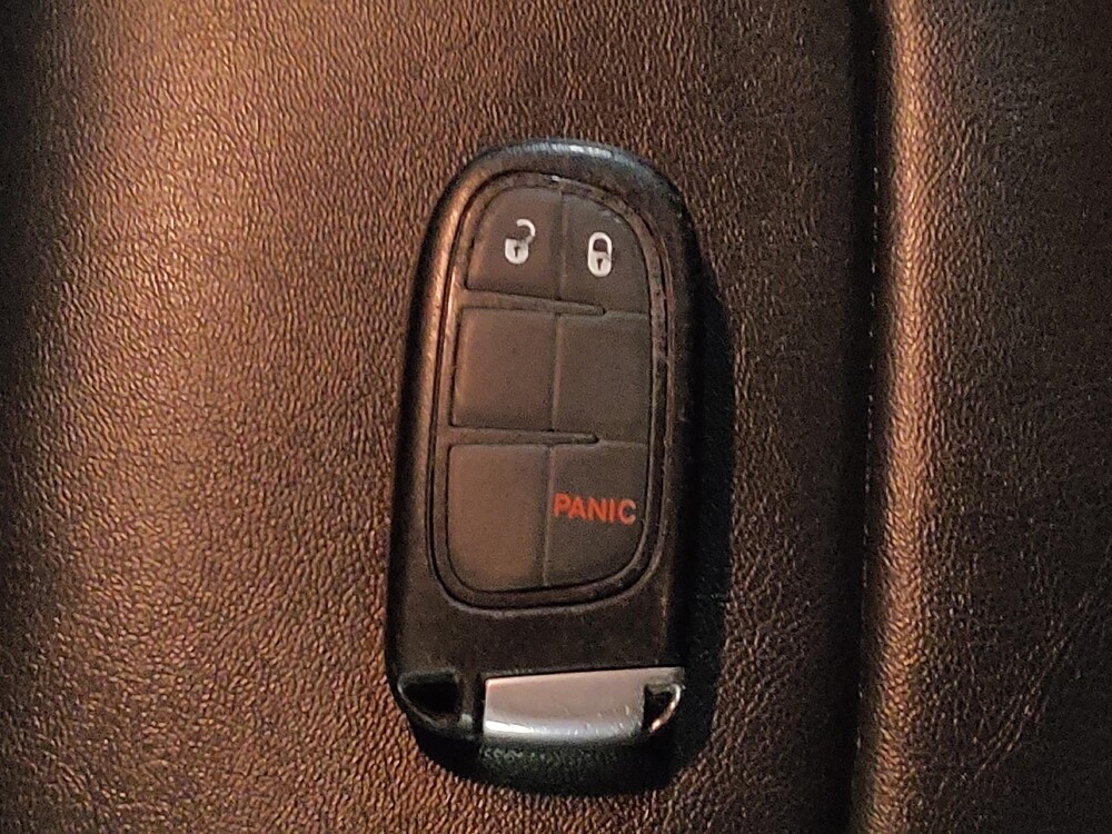 2020 Jeep Cherokee in Miami, FL 33157 - 18145325 32