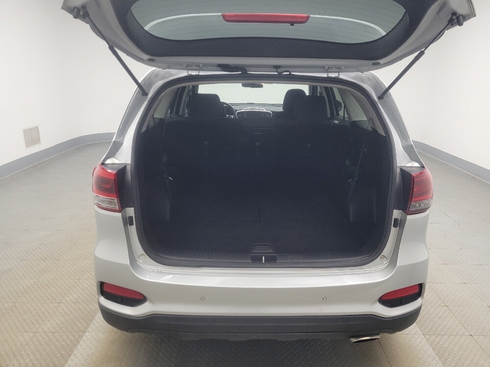 2019 Kia Sorento in Indianapolis, IN 46222 - 18145427 29