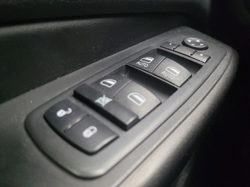 2019 Jeep Cherokee in Indianapolis, IN 46219 - 18145456 27