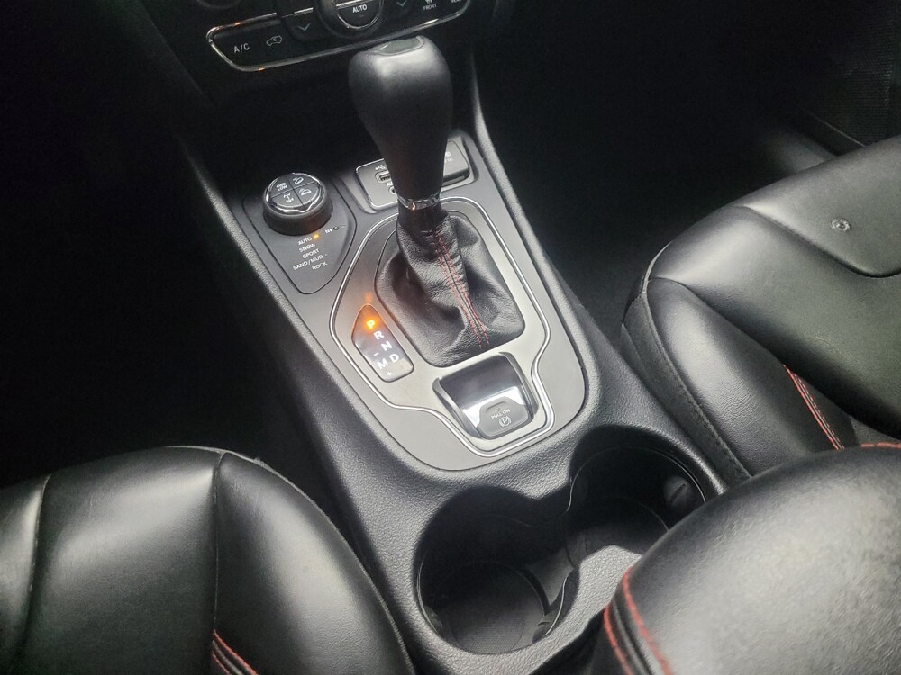 2019 Jeep Cherokee in Indianapolis, IN 46219 - 18145456 26