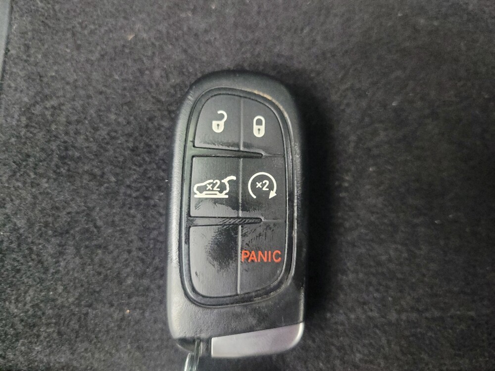 2019 Jeep Cherokee in Indianapolis, IN 46219 - 18145456 32