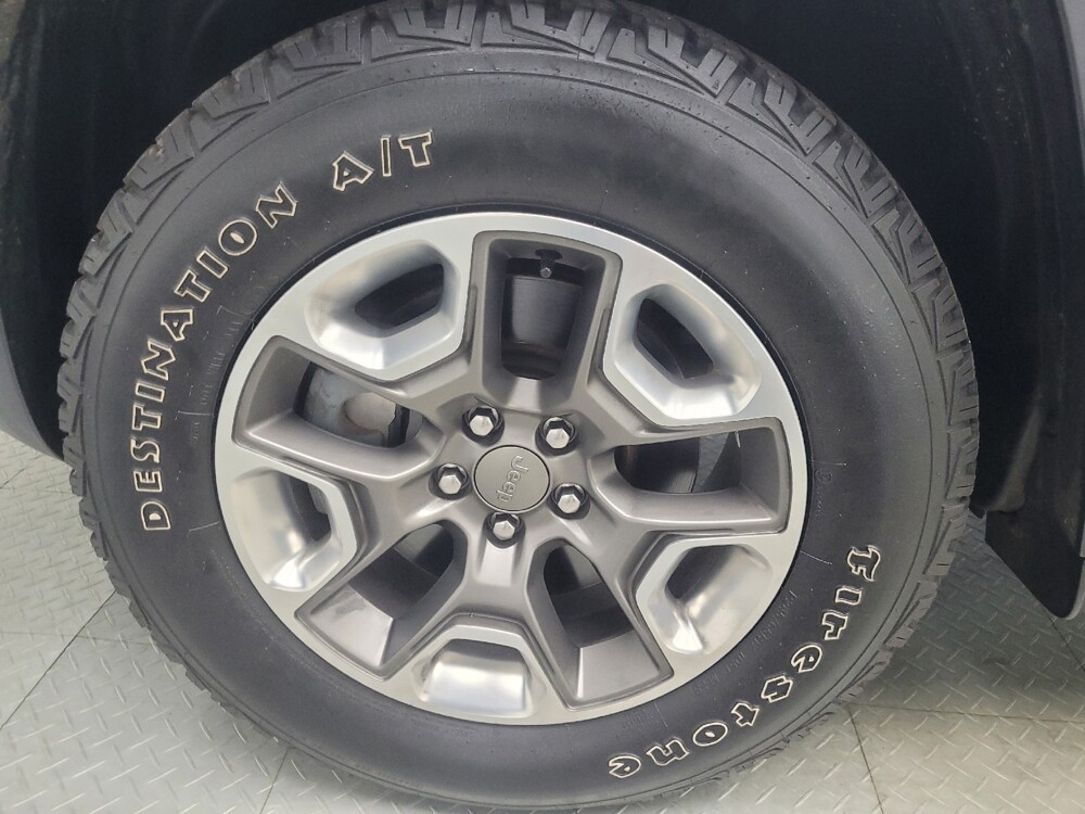 2019 Jeep Cherokee in Indianapolis, IN 46219 - 18145456 31