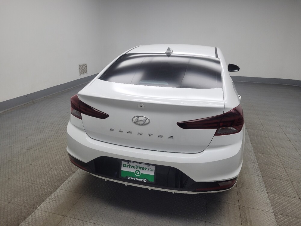 2020 Hyundai Elantra in Indianapolis, IN 46219 - 18145457 7