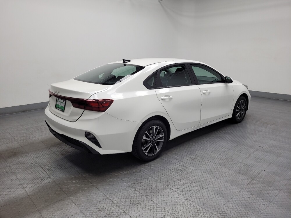 2024 Kia Forte in Las Vegas, NV 89104 - 18145487 10