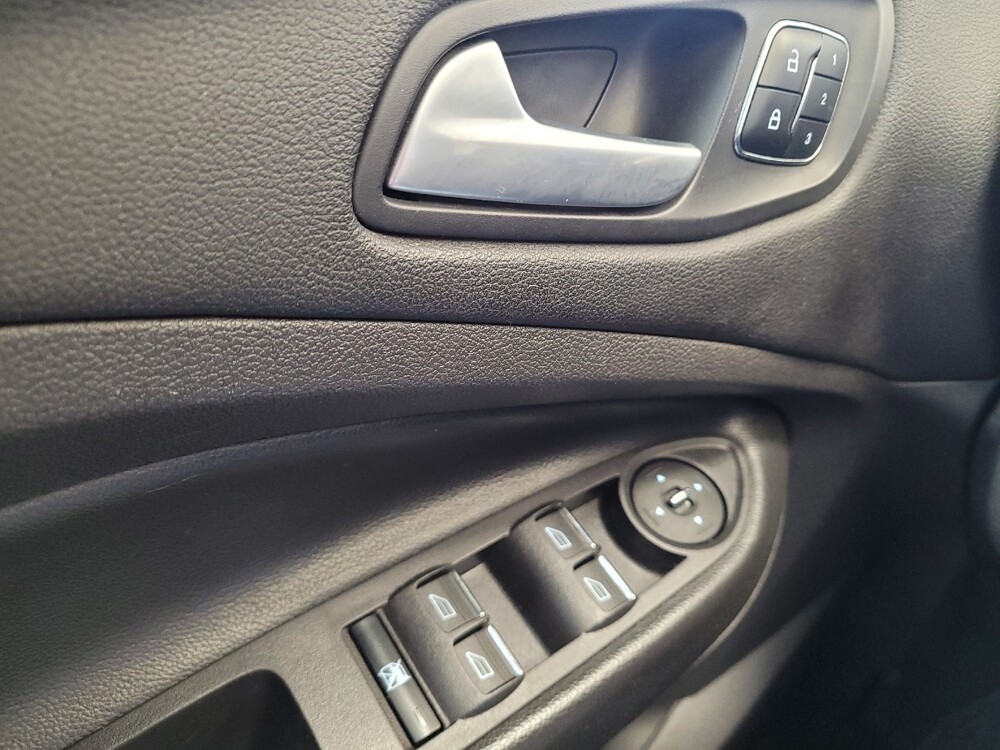 2015 Ford Escape in Toledo, OH 43617 - 18145728 27