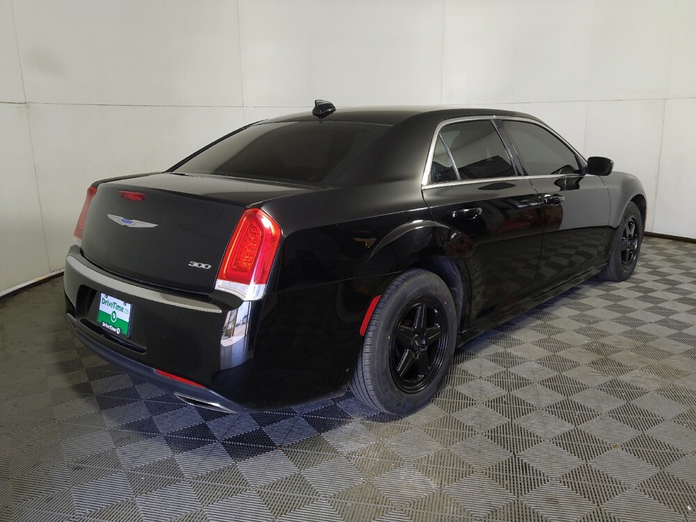 2018 Chrysler 300 in Midlothian, IL 60445 - 18145777 10