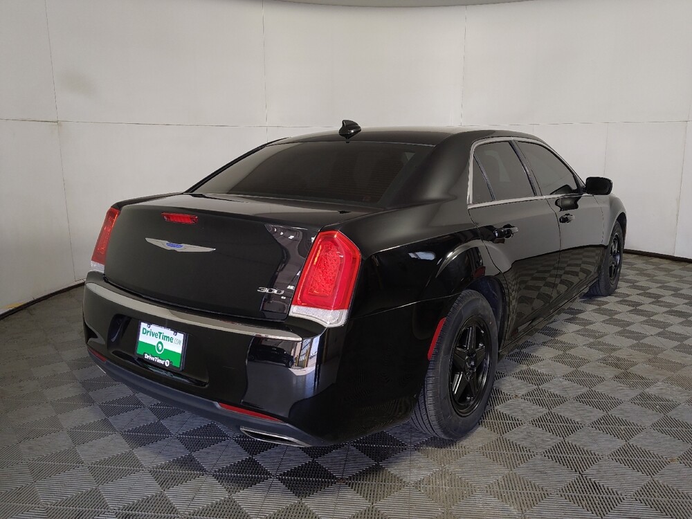 2018 Chrysler 300 in Midlothian, IL 60445 - 18145777 9