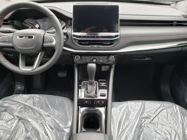 2026 Jeep Compass in Bedford, OH 44146 - 18145975 8