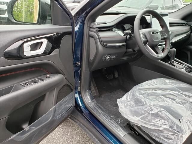 2026 Jeep Compass in Bedford, OH 44146 - 18145975 6