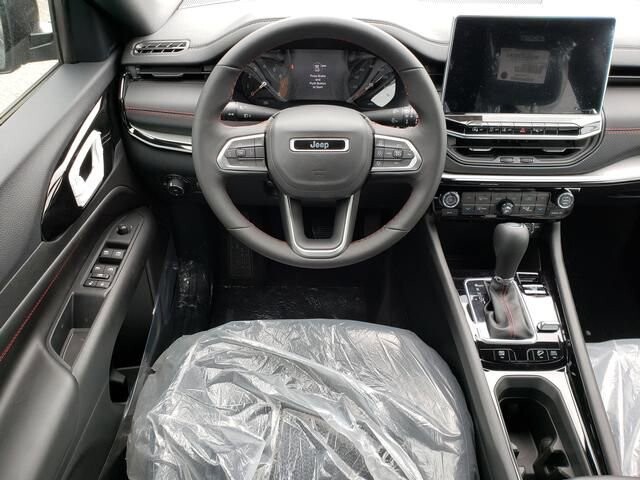2026 Jeep Compass in Bedford, OH 44146 - 18145975 9