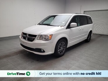 2017 Dodge Grand Caravan in Downey, CA 90241
