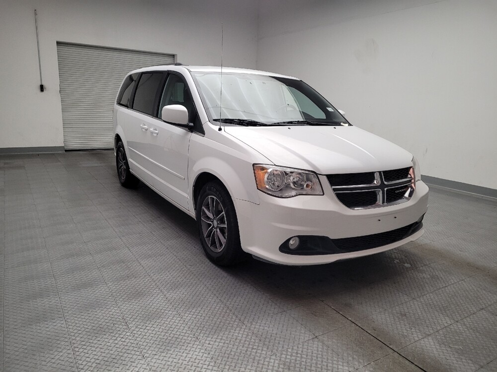2017 Dodge Grand Caravan in Downey, CA 90241 - 18145996 13