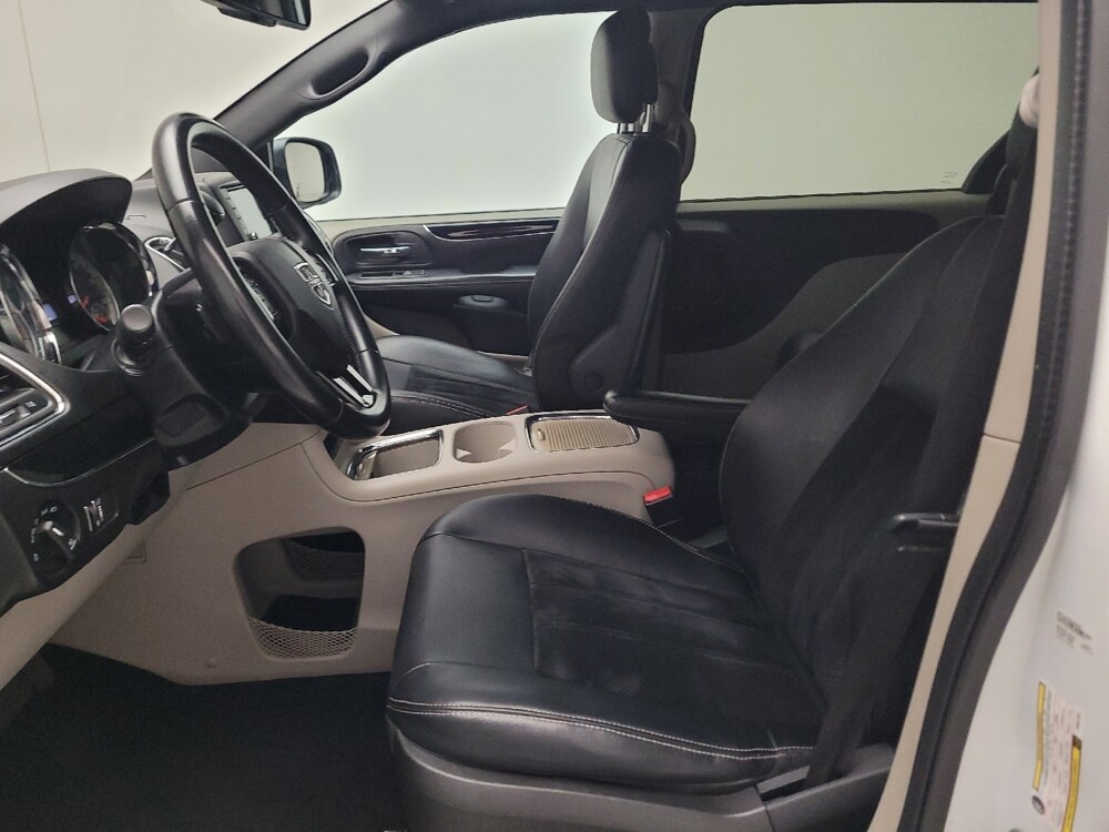 2017 Dodge Grand Caravan in Downey, CA 90241 - 18145996 17