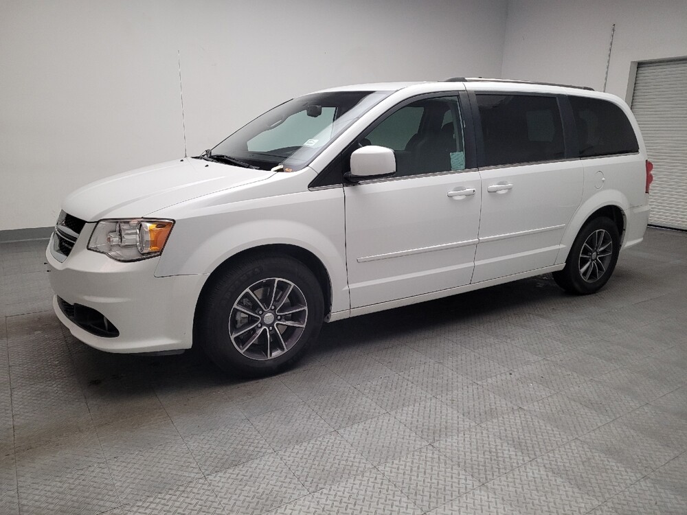 2017 Dodge Grand Caravan in Downey, CA 90241 - 18145996 2
