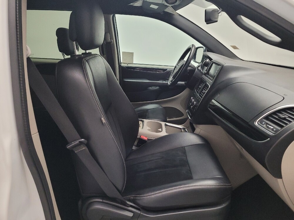 2017 Dodge Grand Caravan in Downey, CA 90241 - 18145996 21
