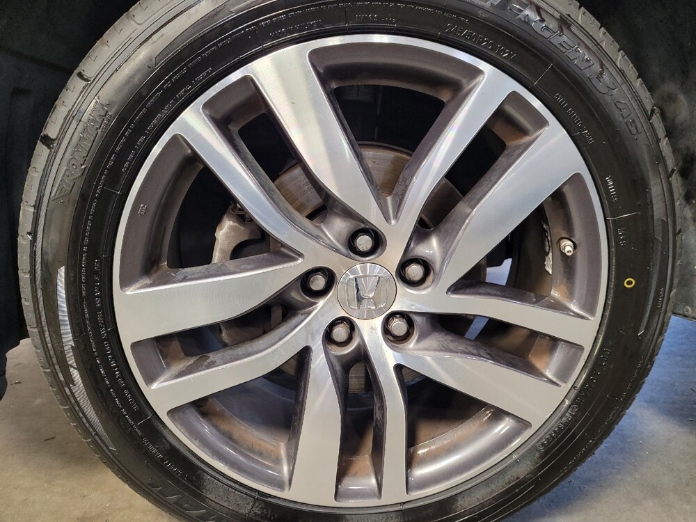 2017 Honda Pilot in Riverside, CA 92504 - 18146000 31
