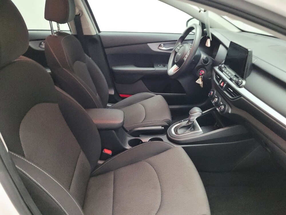 2023 Kia Forte in Downey, CA 90241 - 18146001 21