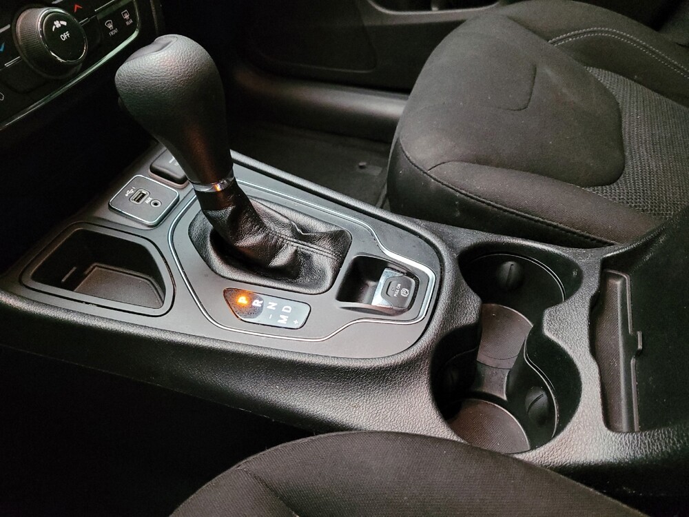 2020 Jeep Cherokee in Riverside, CA 92504 - 18146004 26