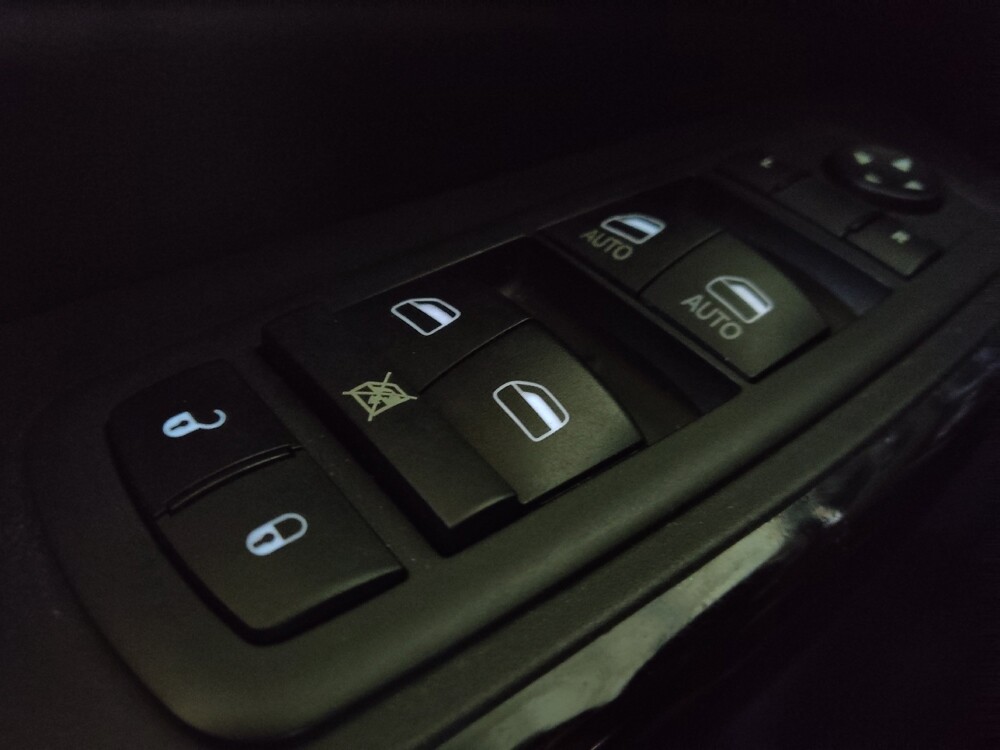 2021 Jeep Cherokee in Salem, VA 24153 - 18146099 27