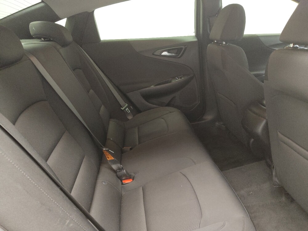 2019 Chevrolet Malibu in Highland, IN 46322 - 18146184 19
