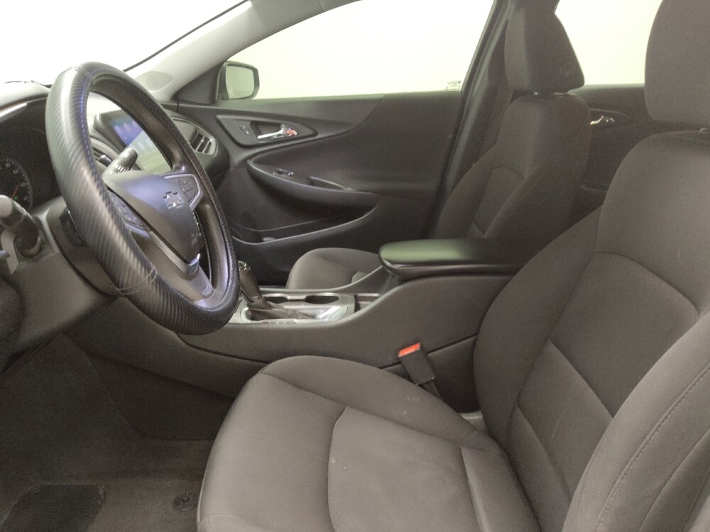 2019 Chevrolet Malibu in Highland, IN 46322 - 18146184 17