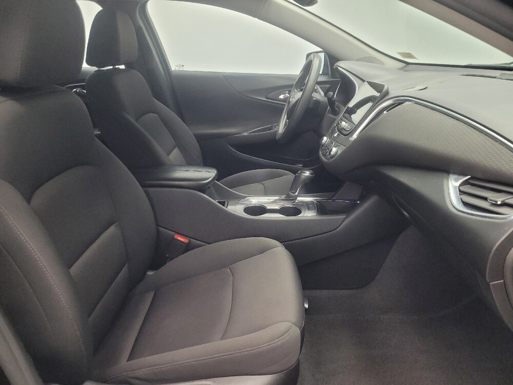 2020 Chevrolet Malibu in Highland, IN 46322 - 18146185 21