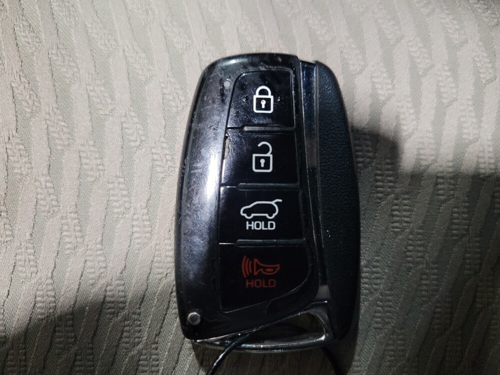 2018 Hyundai Santa Fe in Pittsburgh, PA 15237 - 18146191 32