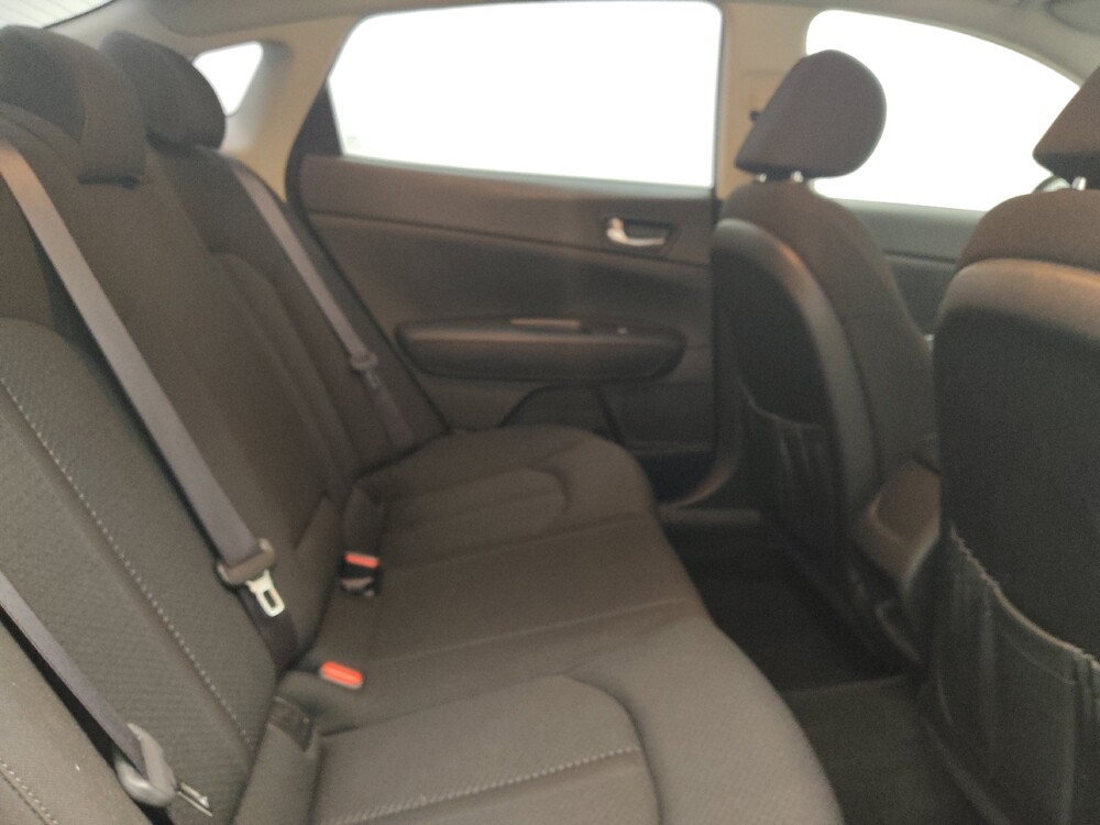 2018 Kia Optima in Peoria, IL 61615 - 18146273 19