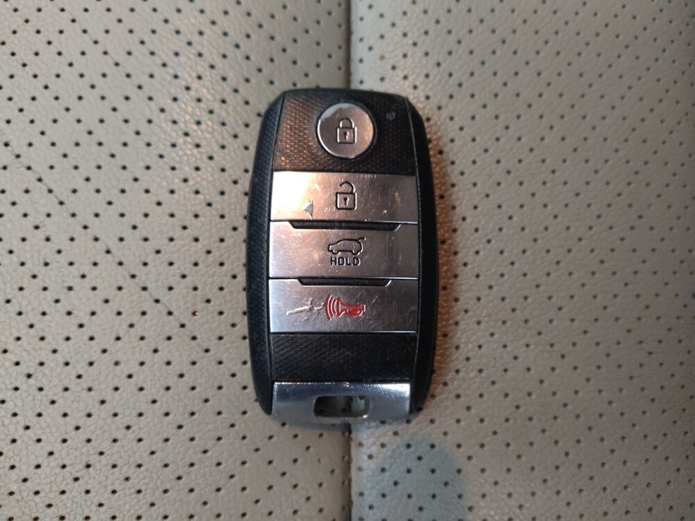 2017 Kia Sorento in Miami, FL 33157 - 18146305 32
