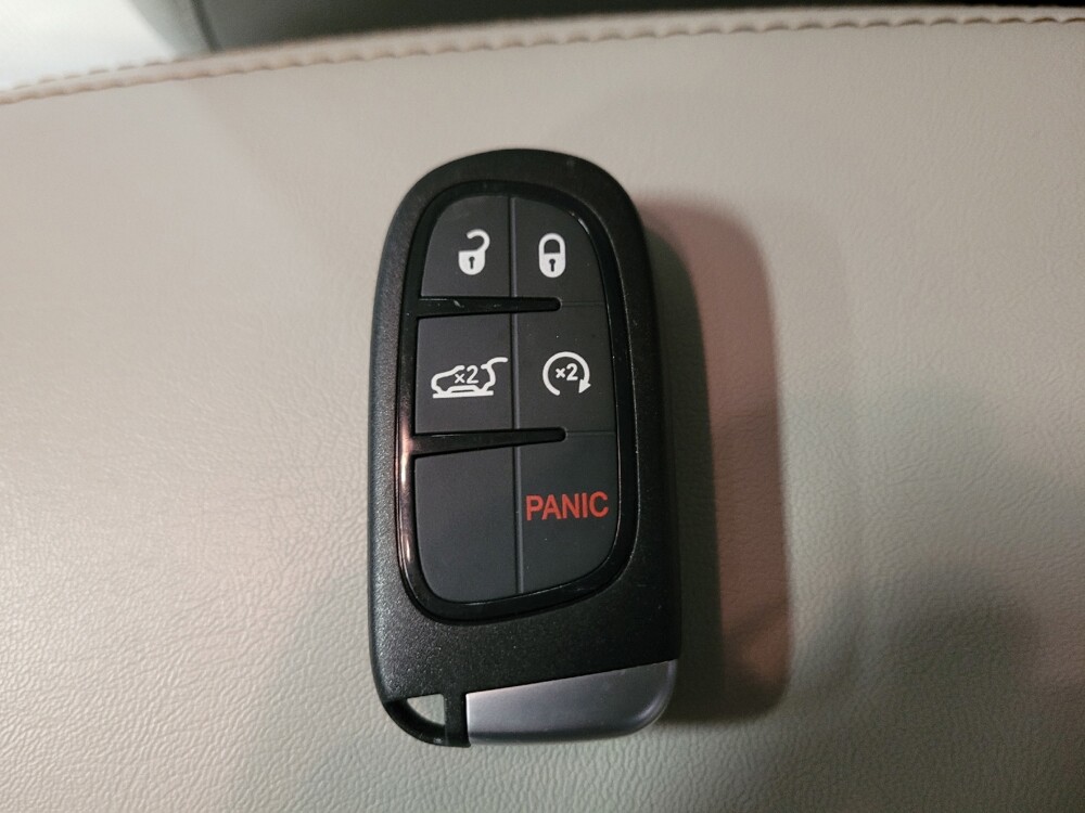 2020 Jeep Cherokee in Montclair, CA 91763 - 18146313 32
