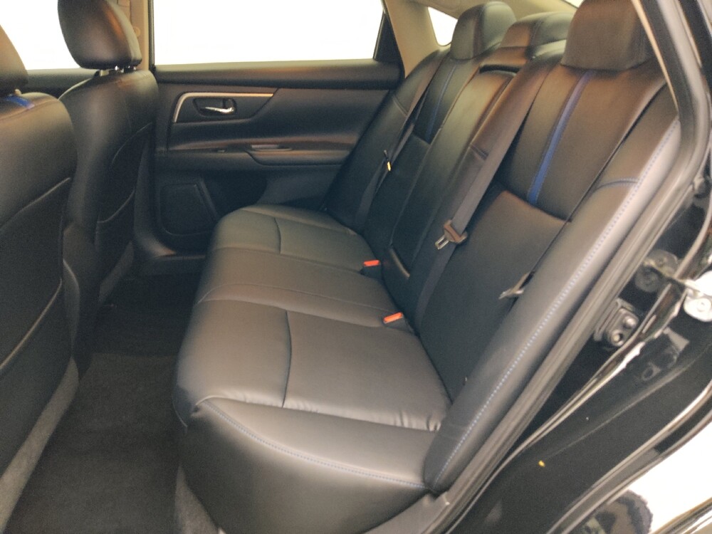 2018 Nissan Altima in Orlando, FL 32808 - 18146326 18
