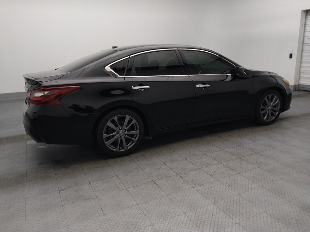 2018 Nissan Altima in Orlando, FL 32808 - 18146326 10
