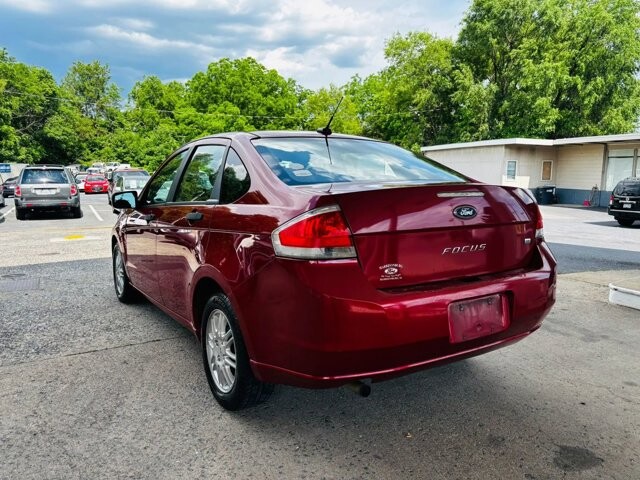 2011 Ford Focus in Harrisonburg, VA 22801 - 18146351 4